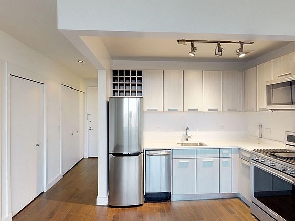 3rd image of 801 Amsterdam Ave APT 9F