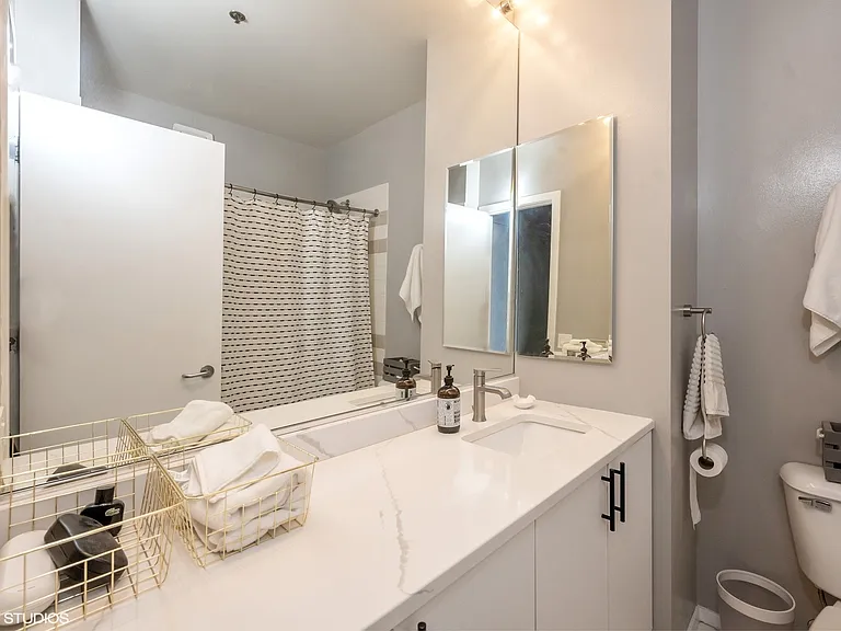 728 W Jackson Blvd #217 — Photo 8