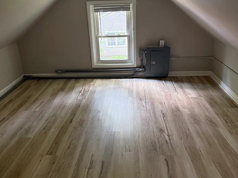 3114 Thompson Ave — Photo 7
