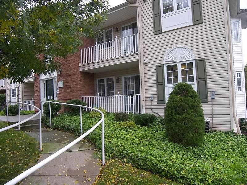 1st image of 101-105 ROSELAND AVE #401