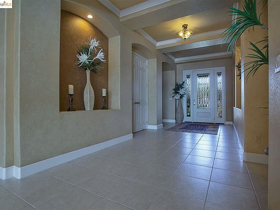 4th image of 4056 Newport Ln