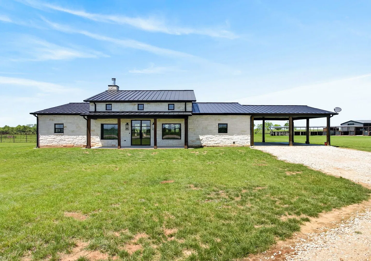 Prestige Modern Ranch Estate with Elite Equestrian Facilities in Perrin ISD — Photo 3