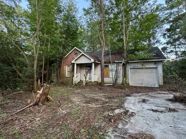 136 Sheffield Ct, Raeford, NC 28376