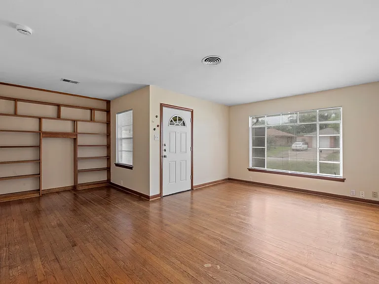 1027 Stonecrest Dr — Photo 5