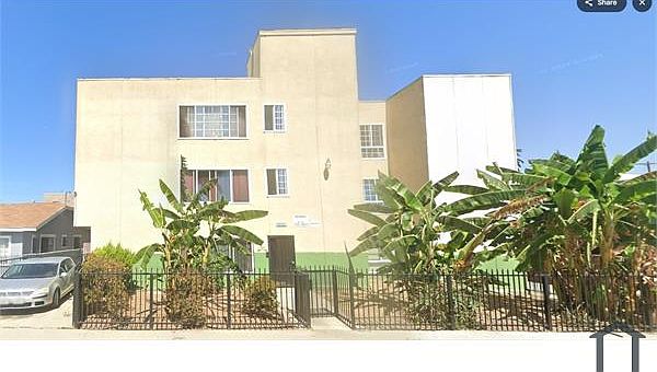 1st image of 2715 S Cloverdale Ave