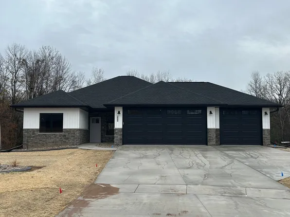 2685 Chambers Xing, Suamico, WI 54313