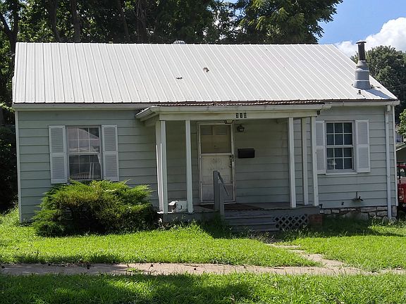 2nd image of 310 Quincy Ave