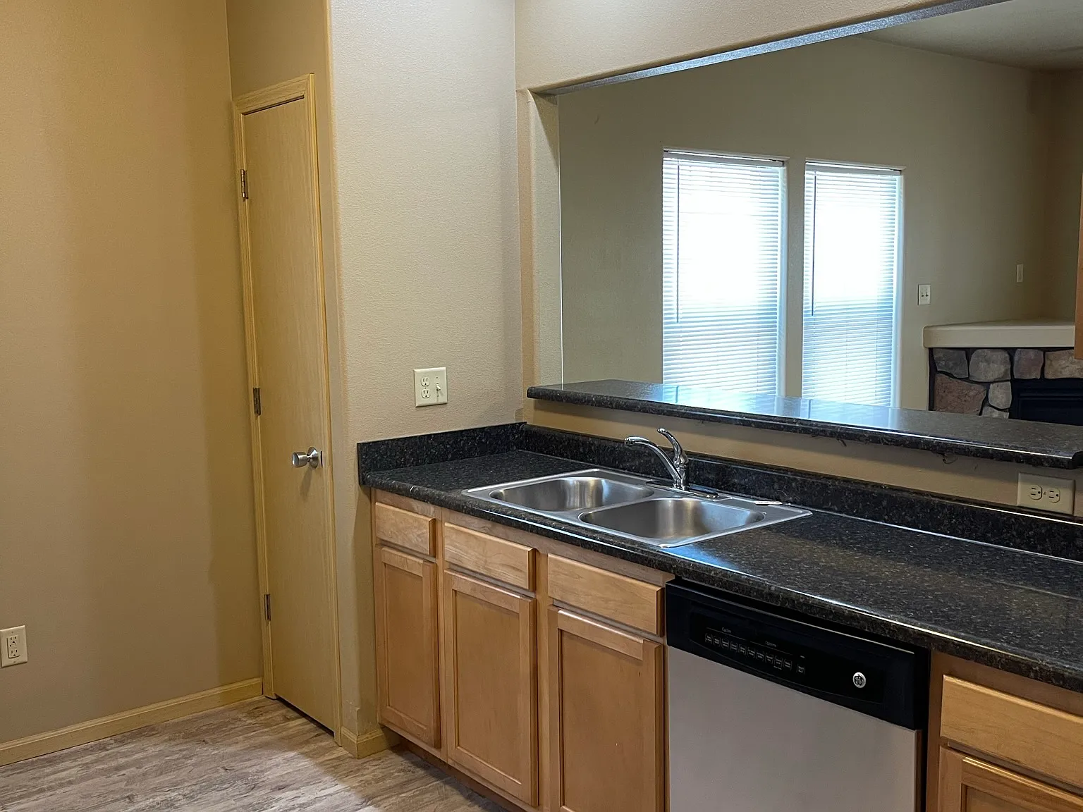 3 bed, $2,199 — Photo 3