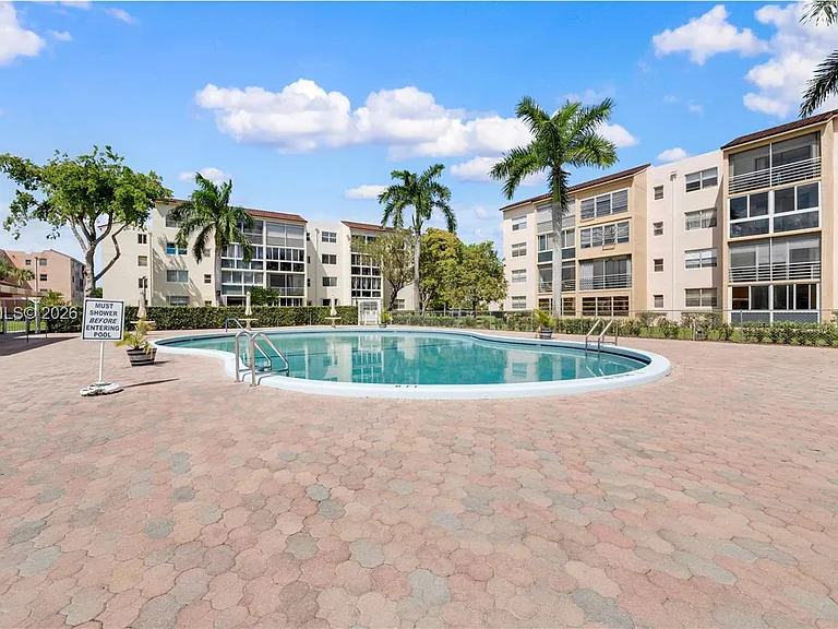 2861 Somerset Dr #301 — Photo 34
