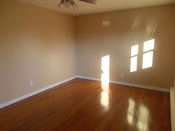 5th image of 813 Elder Ct