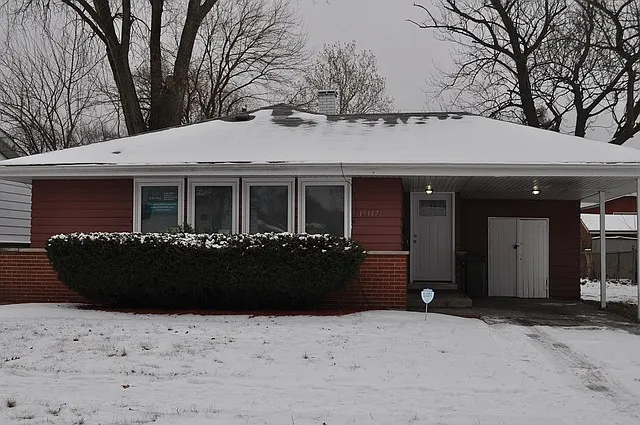 15147 Woodlawn Ave photo 1