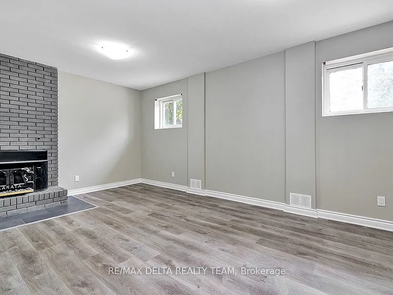 397 Phoenix Cres — Photo 19