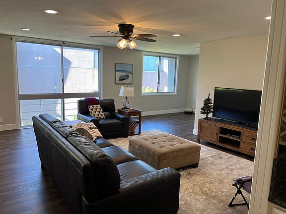 2nd image of 5301 Balboa Blvd Unit B6