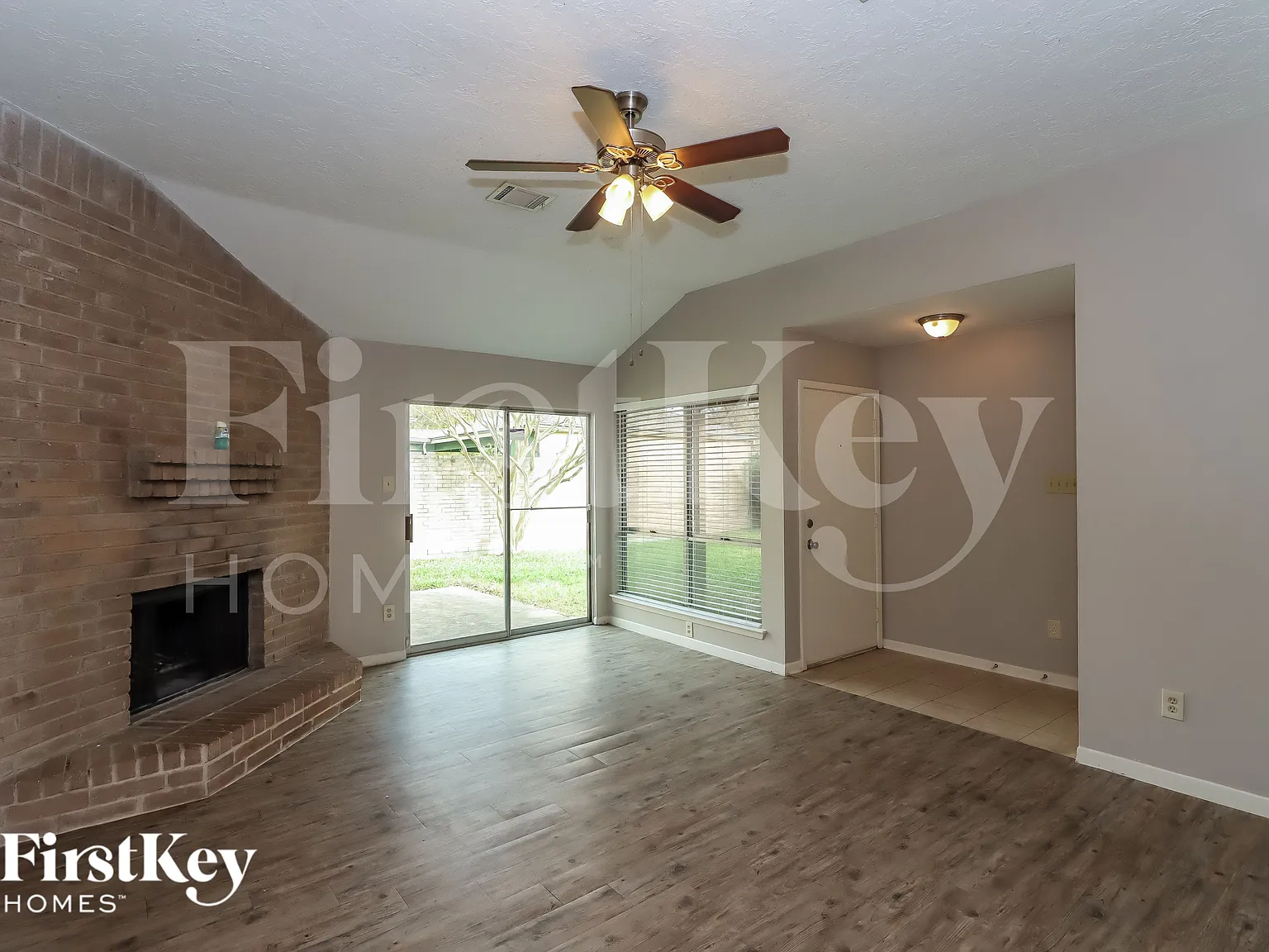 3 bed, 2.0 bath, 1318 sqft, $1,535 — Photo 4
