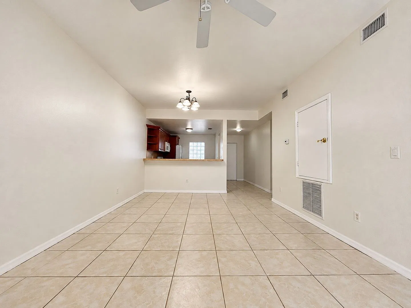 4606 Se 5th Ave — Photo 2