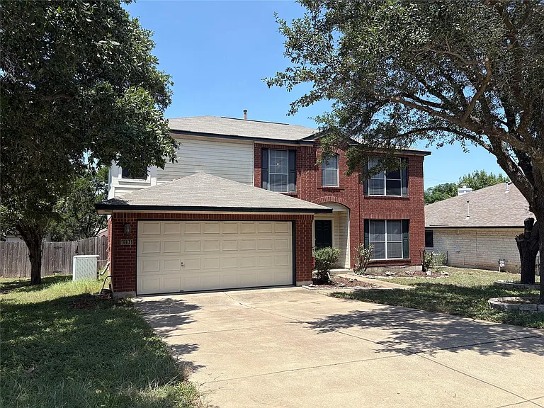 1101 Wood Creek Dr — Photo 2