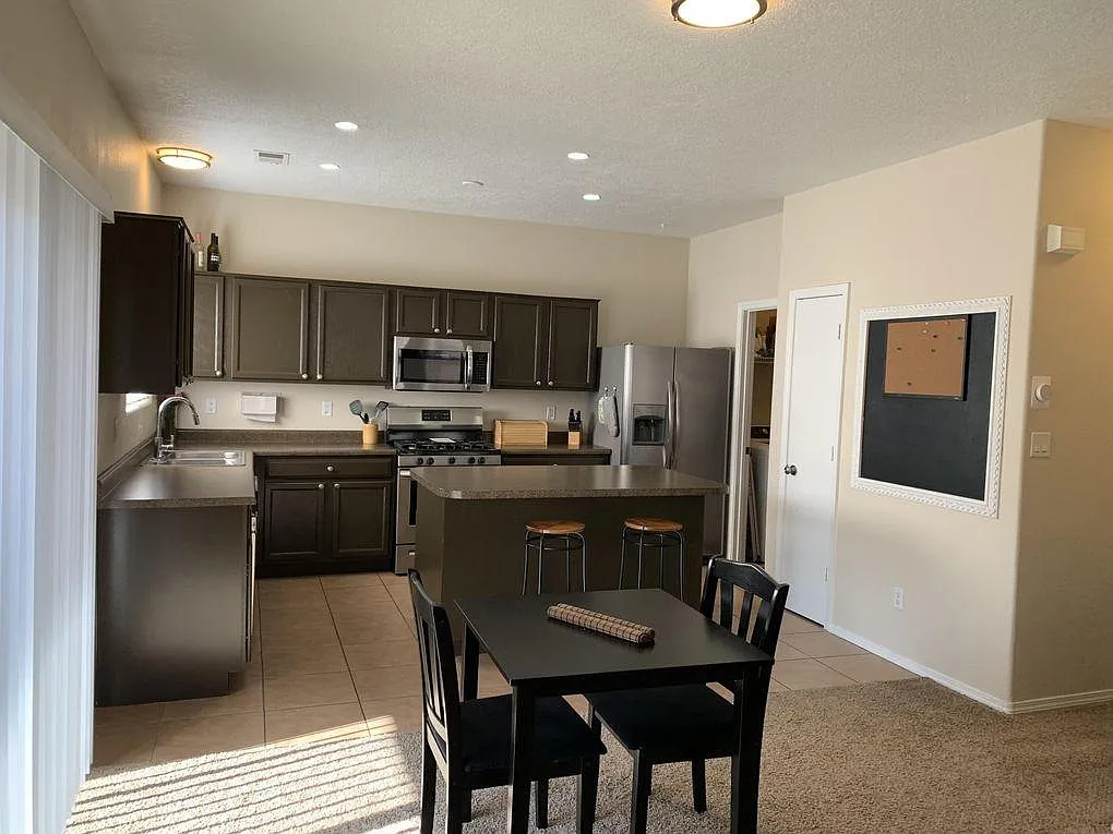 2620 Sarita Ave NW — Photo 3