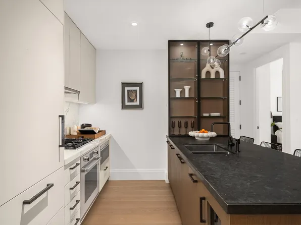 438 East 12th Street image 6 of 21