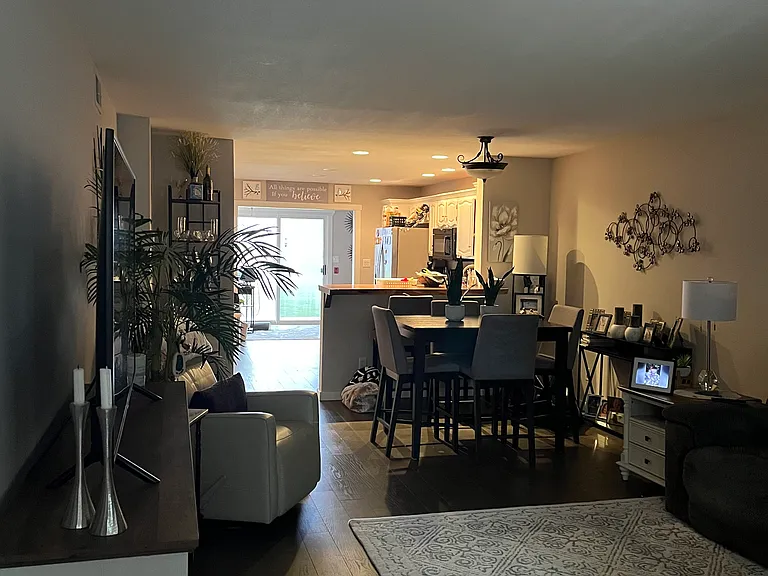 1351 Lauderdale Pl — Photo 4