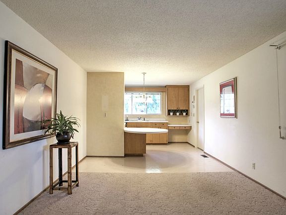5th image of 13704 NE 70th Pl