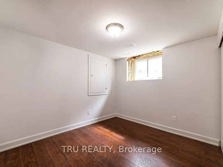 2424 Iris St #B — Photo 11
