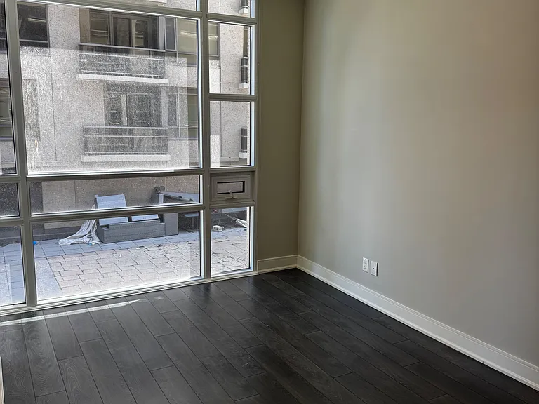 150 Main St W #412 — Photo 13
