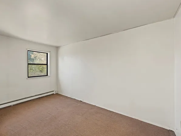 412 Hendrix Street image 12 of 27