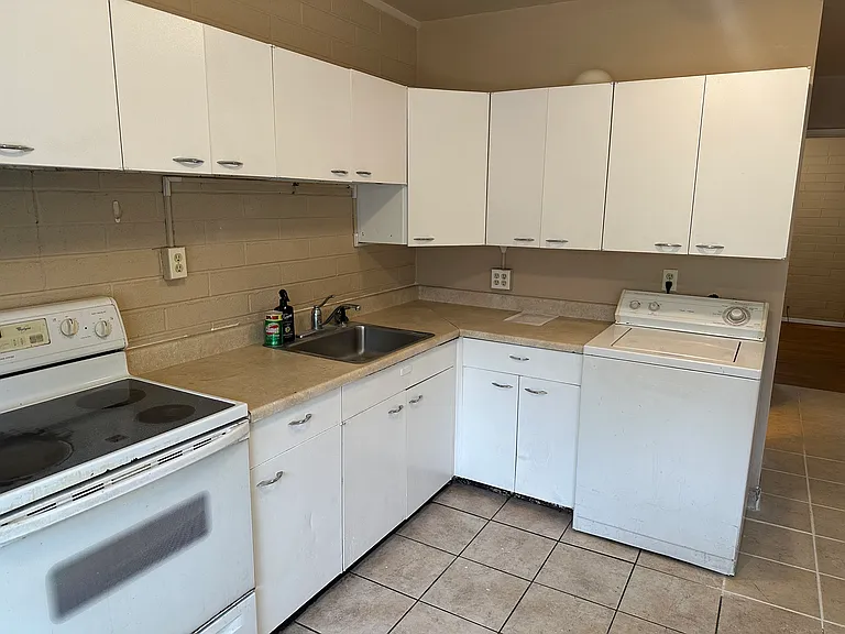 665 S Lake St #4 — Photo 4
