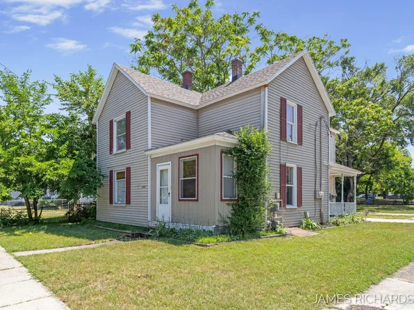 1002 Madison St, Grand Haven, MI 49417