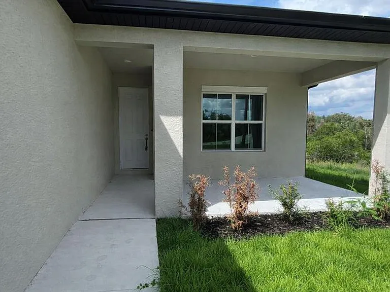 460 Westchester Dr — Photo 2