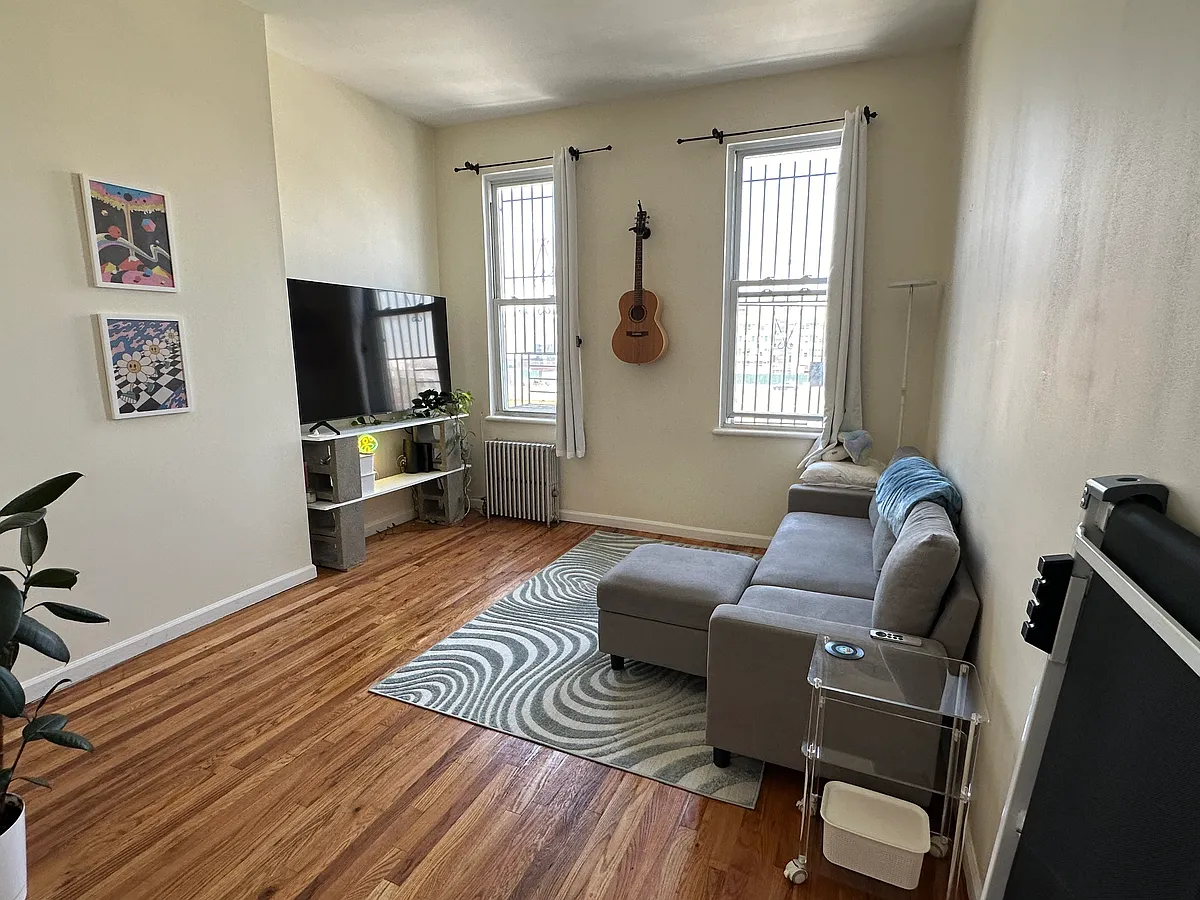 Building Photo - 262 Stagg St #3R