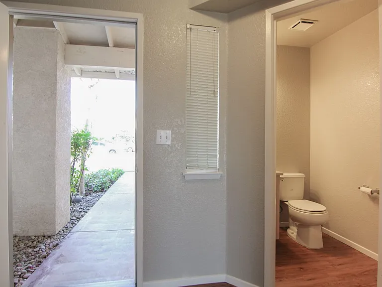 1172 Burton Dr — Photo 4