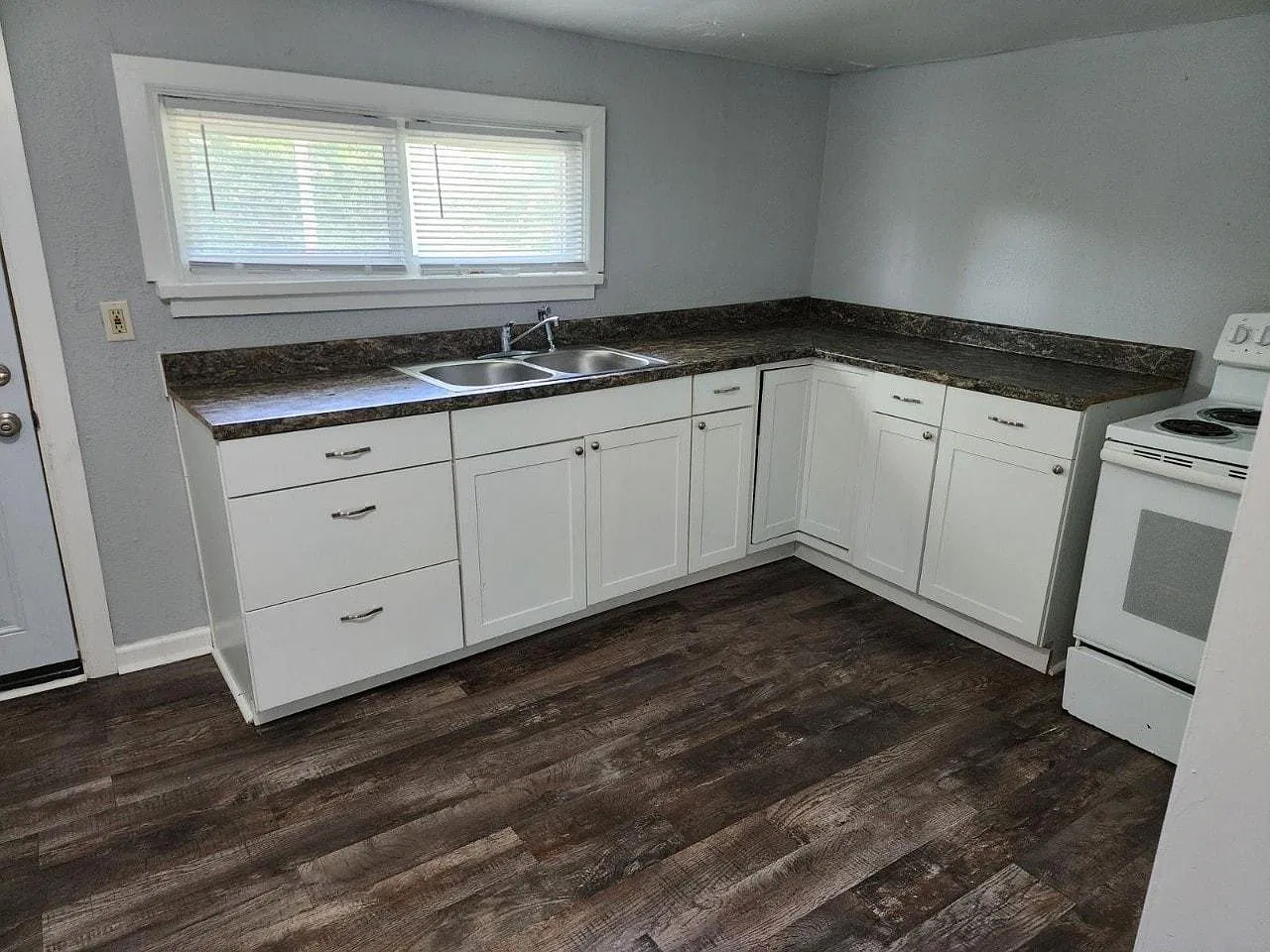 3 bed, 900 sqft, $1,200 — Photo 4