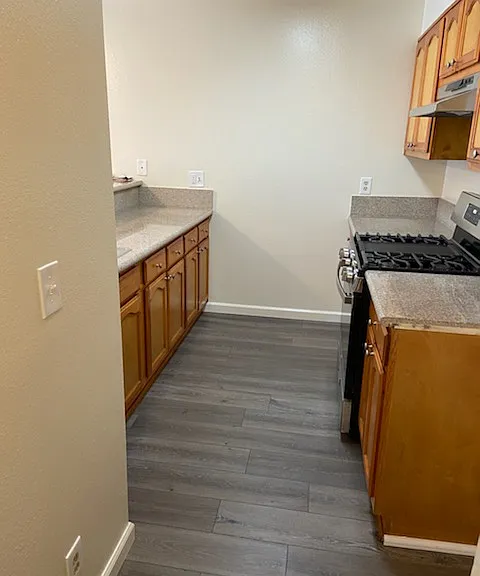 733 S Mariposa Ave — Photo 3