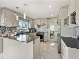 15271 95th Ave, Surrey, BC V3R 9C5
