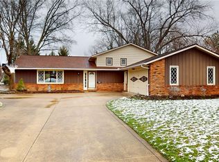 640 Radford Dr, Highland Heights, OH 44143