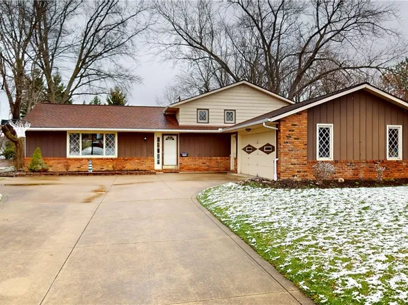 640 Radford Dr, Highland Heights, OH 44143