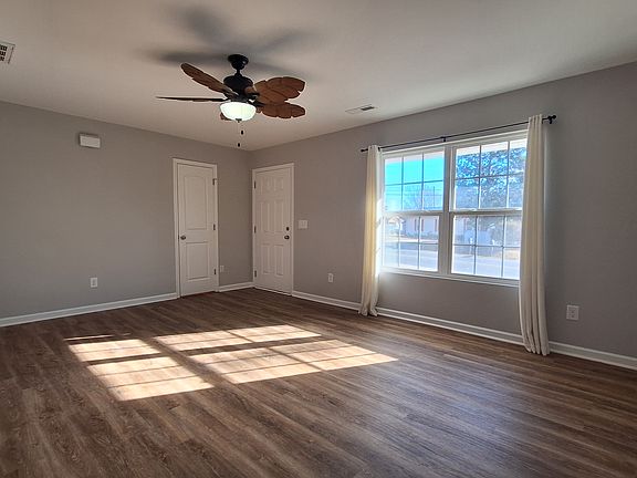 3rd image of 826 Lakeside Ave