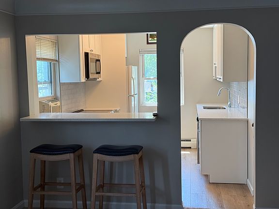 4th image of 2317 Monroe Ave #2