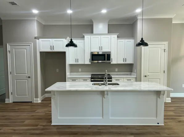 8393 Sevilla St, Navarre, FL 32566