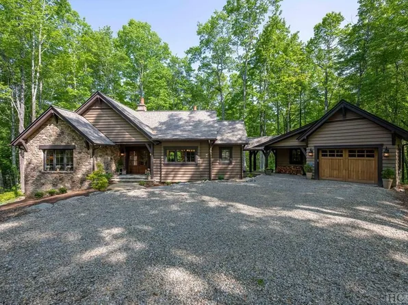 195 Roaming Road, Glenville, NC 28736