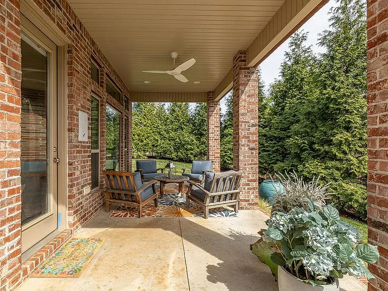 1235 E Adelaide Ln — Photo 26