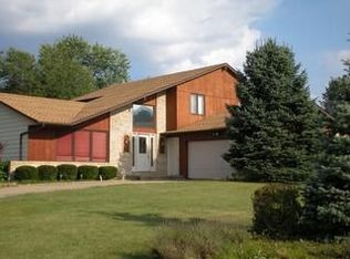 8941 Sassafras Cir, North Royalton, OH