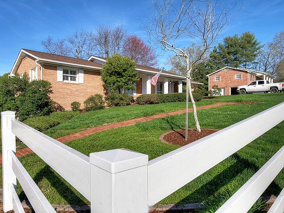 3rd image of 1213 Caribbean Dr