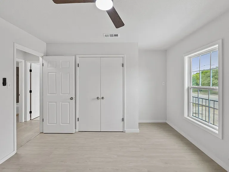 301 E Croslin St #103 — Photo 21