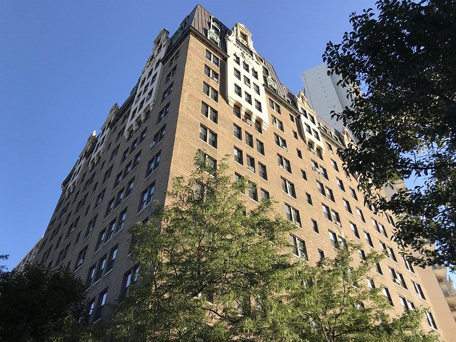 2nd image of 6101 N Sheridan Rd APT 7G