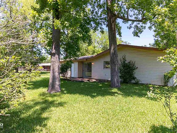 3rd image of 3795 Bristol Dr