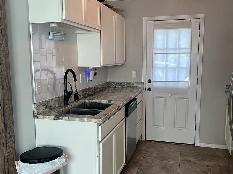 E Circle Dr — Photo 5