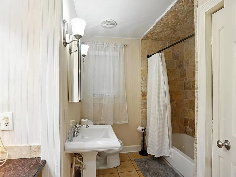 112 Riverview Dr — Photo 13