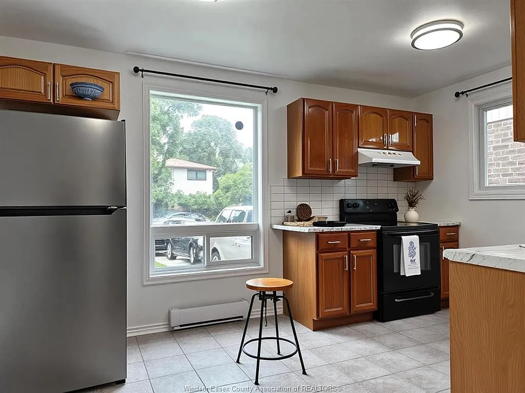 3 bed, $1,980 — Photo 3